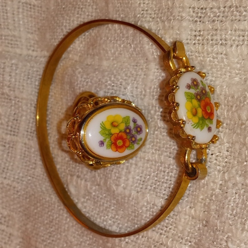 - 70s French Rose Cobochon Bangle Bracelet & Locket  Ring Set